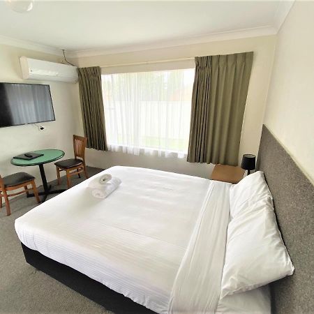 Hanging Rock Family Motel Батманс-Бей Екстер'єр фото