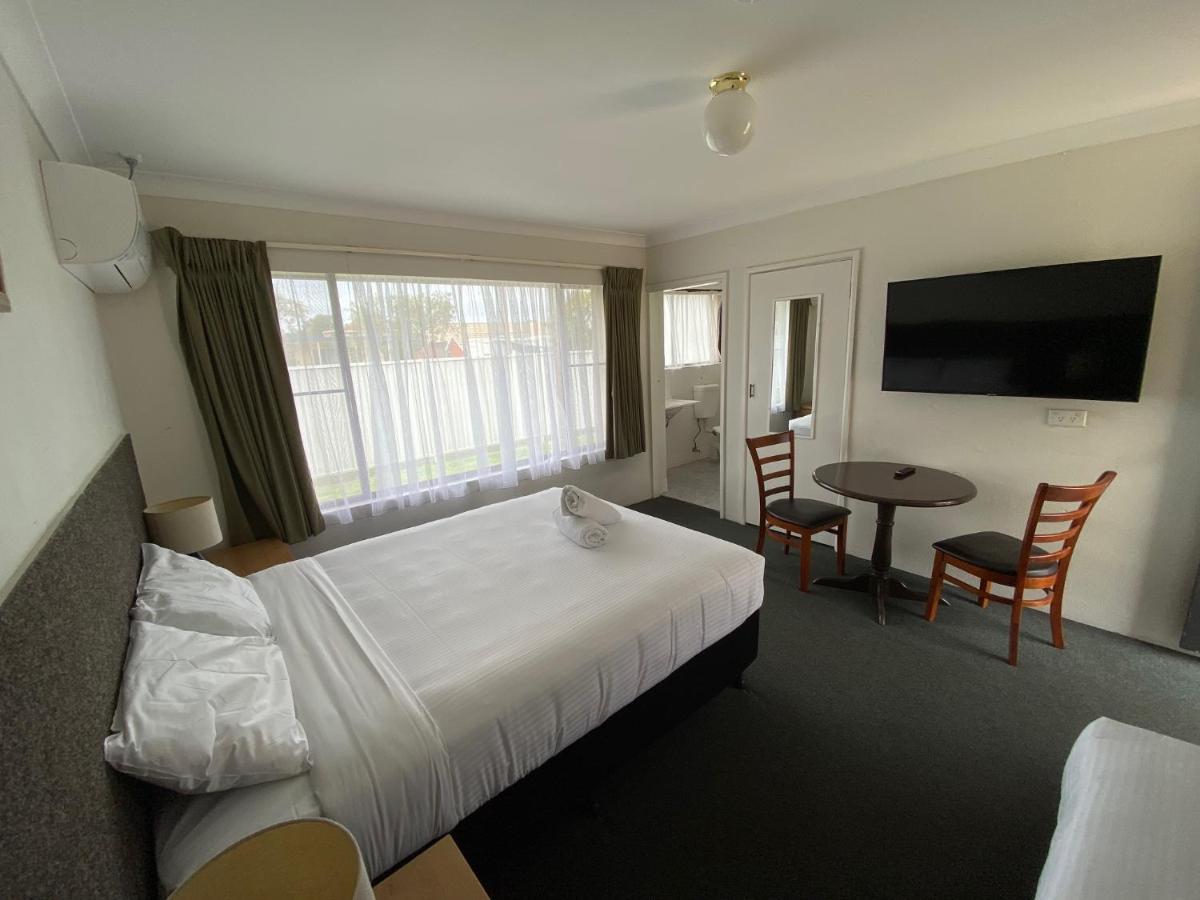 Hanging Rock Family Motel Батманс-Бей Екстер'єр фото
