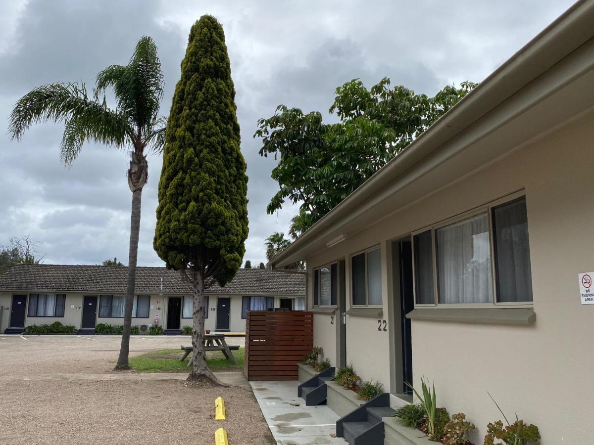 Hanging Rock Family Motel Батманс-Бей Екстер'єр фото