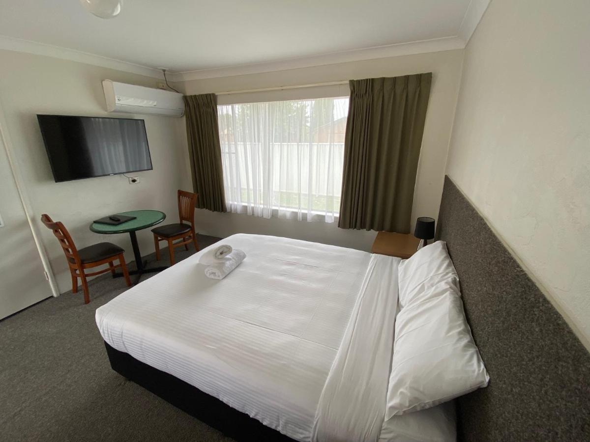 Hanging Rock Family Motel Батманс-Бей Екстер'єр фото